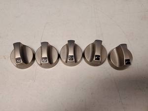 lot 9823 image: Set Of 5 Jenn-Air Grill Knobs