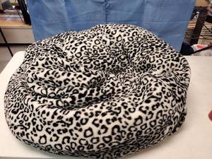 lot 9827 image: Bean Bag Chair&nbsp Cheetah or Leopard Print