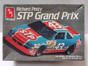 lot 103 image: AMT ERTL 125 Model Kit  Richard Petty  STP Grand Prix NASCAR #43 Car
