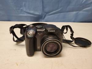 lot 5 image: Canon Powershot Camera