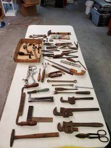 lot 7 image: Table Full of Vintage Tools- Including Piston Groove Cleaner