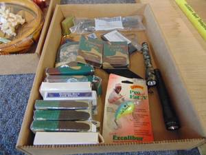 lot 4139 image: Flashlights - Freedom Cards and more