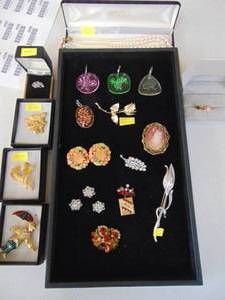 lot 4180 image: Contemporary - Costume Jewelry