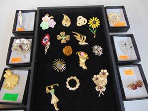 lot 4182 image: Contemporary - Costume Jewelry