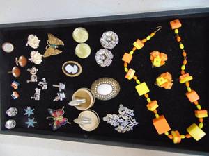 lot 4185 image: Contemporary - Costume Jewelry