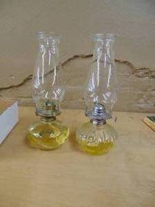 lot 4220 image: Pair of Oil Lanterns