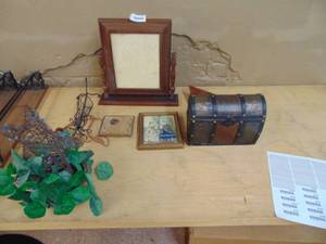 lot 4225 image: Assorted Home Dcor Items