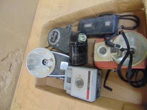 lot 4240 image: Selection of Vintage Cameras