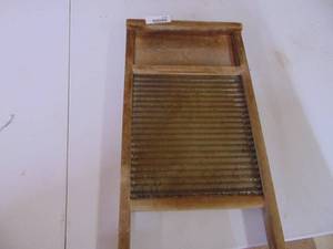 lot 4244 image: Glass Washboard