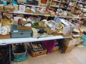 lot 4271 image: Contents of Table - Under Table and Dcor