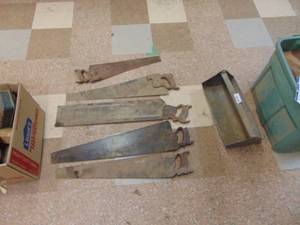 lot 4278 image: 5 Hand saws and Metal tool Tray