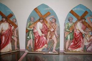 lot 4294 image: Station of the Cross - vintage - Plaster on Wood