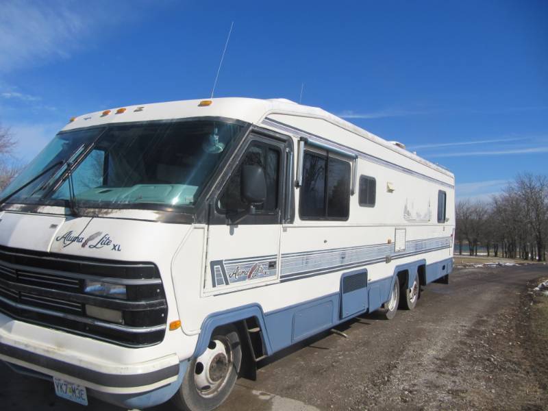 lot 2004 image: 1990 Holiday Rambler Alumilite XL 34 Low Miles