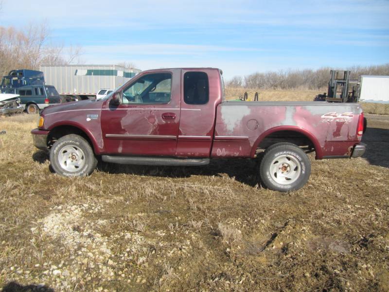 lot 2013 image: 1998 FORD F-150  4X4 PICKUP NON-RUNNER (PREVIOUS REBUILT TITLE)