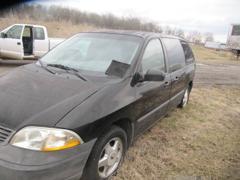 lot 2015 image: 2000 Windstar - VAN