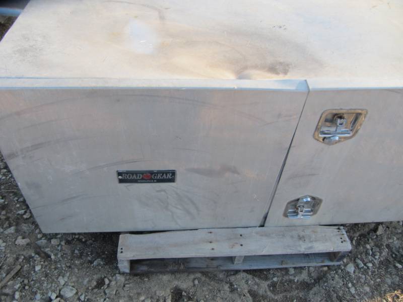 lot 1980 image: ROAD GEAR SIDE MOUNT ALUMINUM TOOL BOX FOR TRUCK OR TRAILER ALL ALUM 60 L 29  DEPTH  24 H