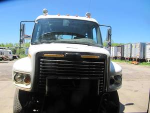 lot 2005 image: 2007 Freightliner M Class  Heavy Duty -Full Locking Rears- 3820 Crane-Service Vehicle