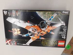 lot 71 image: Set Lego Star Wars Poe Damerons X-wing Fighter 75273 Building Kit