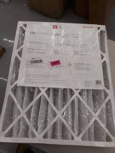 lot 109 image: Honeywell CF100A1025 4.5-Inch High Efficiency Air Cleaner Filter