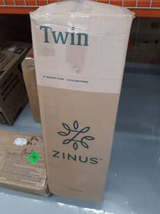 lot 233 image: Zinus Memory Foam 8 Inch Deluxe Ultra Plush Soft, Cloud-like Mattress, Twin