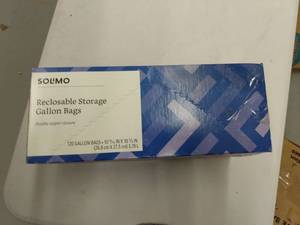 lot 381 image: Solimo Gallon Food Storage Bags, 120 Count