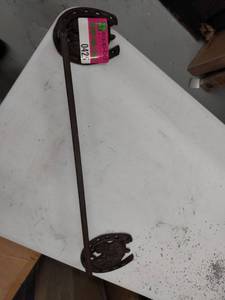 lot 425 image: horse horseshoe design towel rack