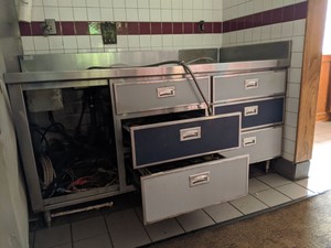 lot 3561 image: Beverage Station