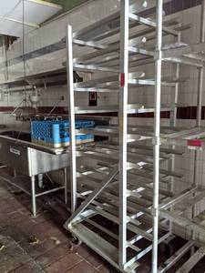 lot 3586 image: Rolling Pan Rack