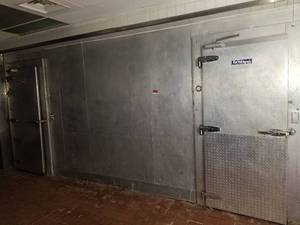 lot 3599 image: 34ft Cooler Shell With 3 Doors, Shelving Included