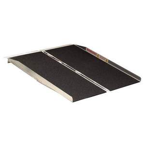 lot 6987 image: Prairie View Industries SFW330 Portable Singlefold Ramp, 3 ft x 30 in