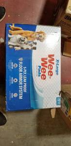 lot 6989 image: Four Paws XL Wee-Wee Pads, 28 x 34 in, 75 Count