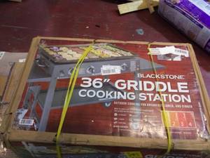 lot 7295 image: Blackstone 36 Griddle Cooking Station