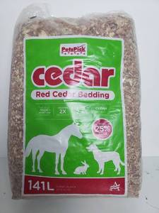 lot 40072 image: Pets Pick Cedar Bedding, 5.0 cu ft