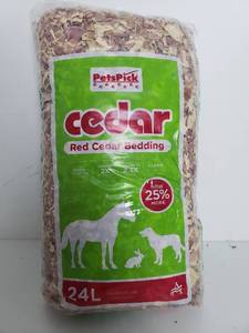 lot 40073 image: Pets Pick Fresh Red Cedar Bedding, 8 l