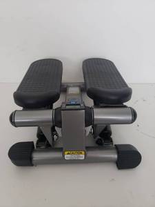 lot 40081 image: Stamina Mini Stepper with Monitor (minor crack)