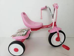 lot 40087 image: Radio Flyer, Ready to Ride Folding Trike, Fully Assembled, Pink