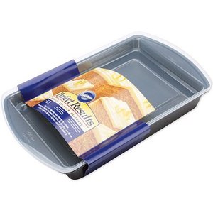 lot 717 image: Wilton Perfect Results Oblong Pan w Lid, 13.25 x 9.25 in.
