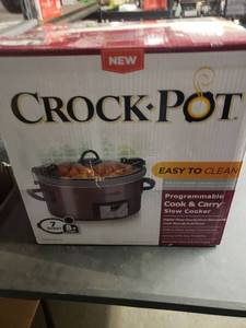 lot 718 image: Crock Pot Easy To Clean 7 Quart Programmable Cook and Carry Slow Cooker