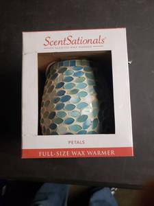 lot 757 image: ScentSationals Scented Wax Warmer