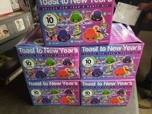 lot 762 image: Toast to New Years Deluxe New Years Party Kit, Lot of 5