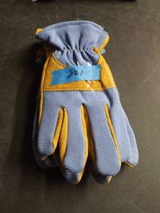 lot 801 image: Premium Genuine Pigskin Leather Ladies Medium Gloves Usa Sewn. lot of 2