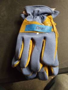 lot 805 image: Premium Genuine Pigskin Leather Ladies Medium Gloves Usa Sewn. lot of 2