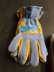 lot 809 image: Premium Genuine Pigskin Leather Ladies Large Gloves Usa Sewn. lot of 2