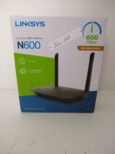 lot 50082 image: Linksys E2500 N600 Dual-Band WiFi Router