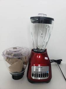 lot 50102 image: Oster Classic Series Blender Red 5 Speed 700 Watt Duralast All Metal Drive