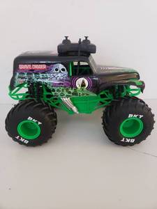 lot 50126 image: Monster Jam Grave Digger RC Car