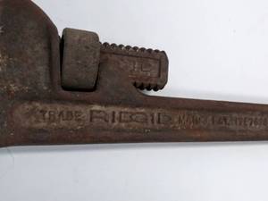 lot 9864 image: Vintage Ridgid 18 Heavy Duty Pipe Wrench Made by Ridge Tool Co. Elyria Ohio USA