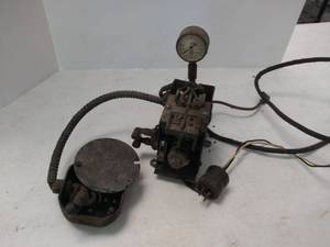 lot 9894 image: Gas Pump SKELLEY Oil Gauge
