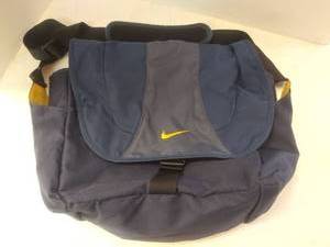 lot 9924 image: Nike Shoulder Bag