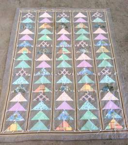 lot 101 image: Beautiful Quilt with Light Purple Back  79 x 64
